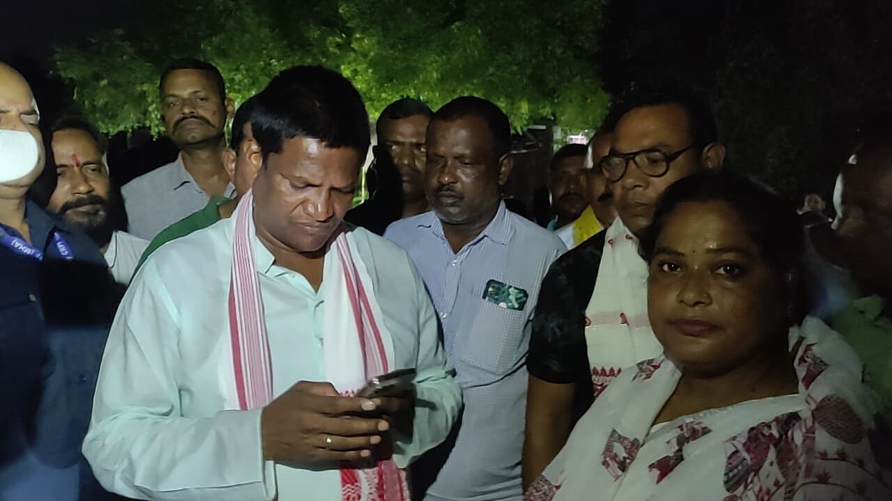 Dhanbad News: पहले विस्थापितों को पुनर्वास दे, फिर घर तोड़ें : सांसद