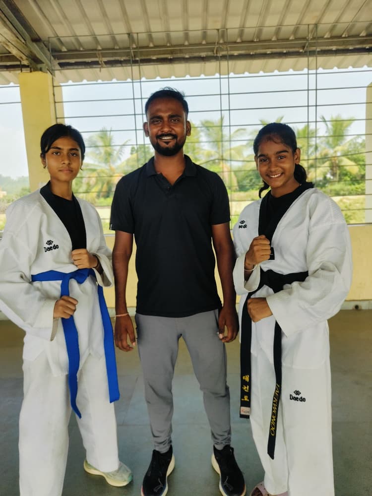 Dhanbad News : धनबाद की आराध्या और रितु का राष्ट्रीय ताइक्वांडो प्रतियोगिता में चयन