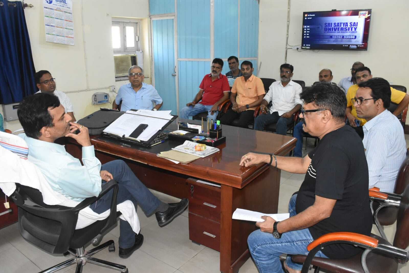 Dhanbad News: गर्मी में 10 घंटों से ज्यादा बिजली कटौती से हाहाकार