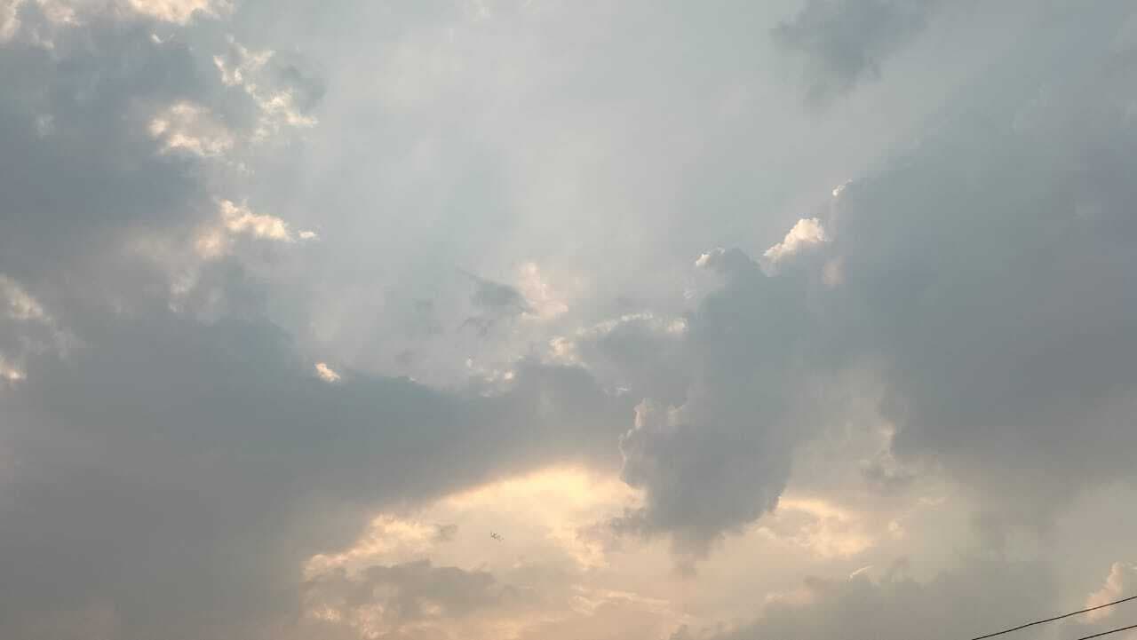 दिन भर उमड़ते घुमड़ते बादलों में बारिश तलाशते रहे लोग, नहीं बरसे मेघ