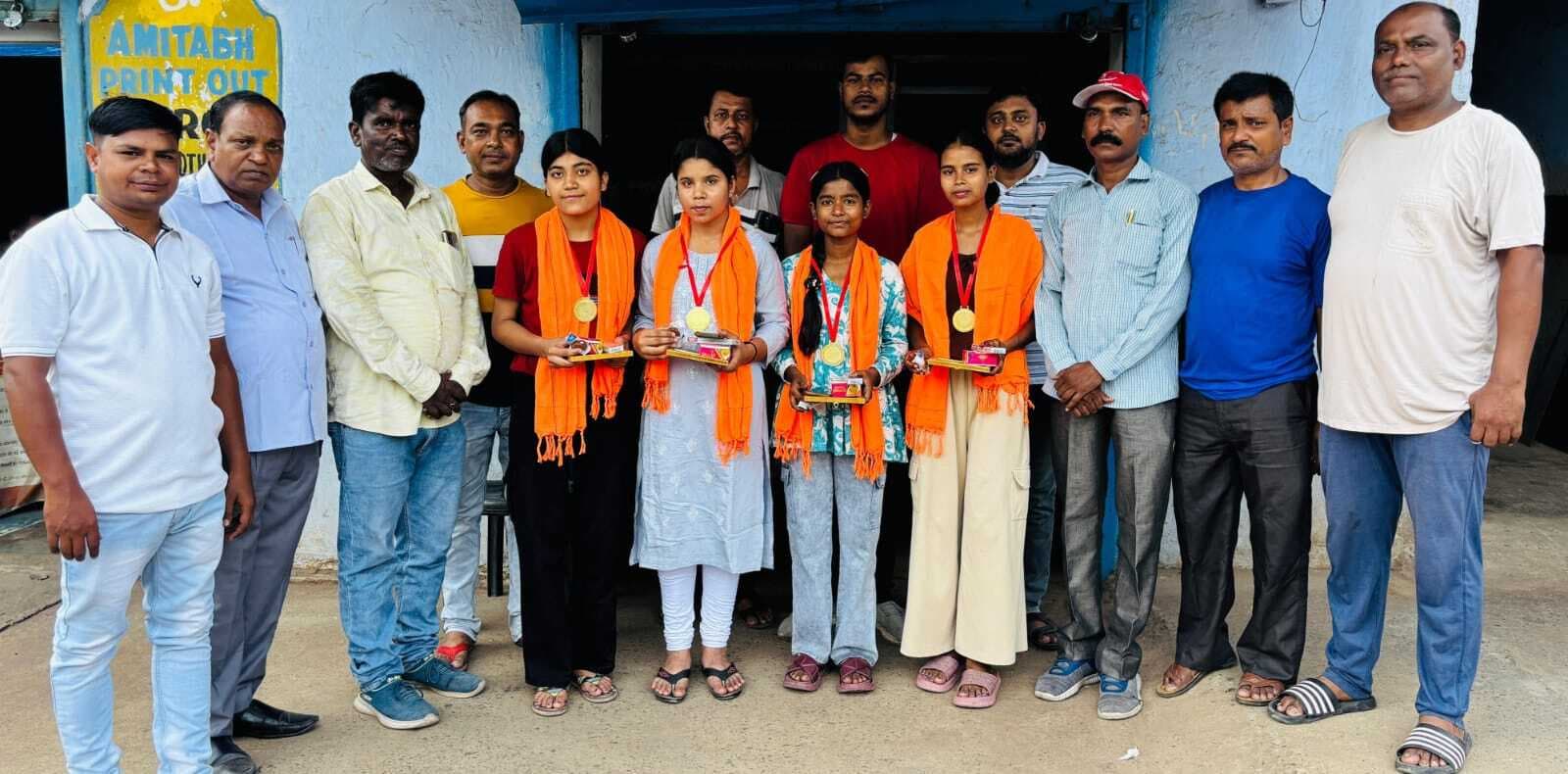 Jamshedpur news. बागबेड़ा में जैक बोर्ड के मेधावी छात्रों को सम्मानित किया