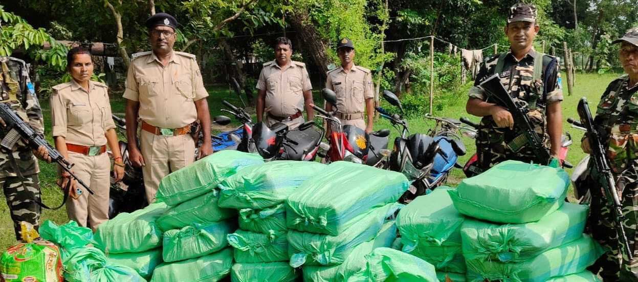 2520 बोतल शराब के साथ चार बाइक जब्त