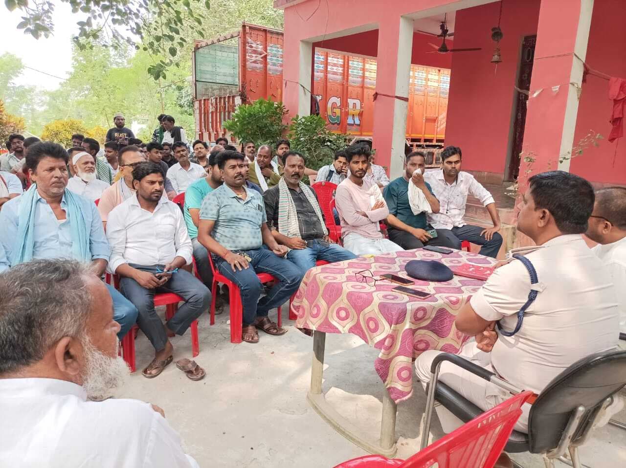 थानाध्यक्ष ने राजनपुर बाजार के व्यवसायियों के साथ की बैठक