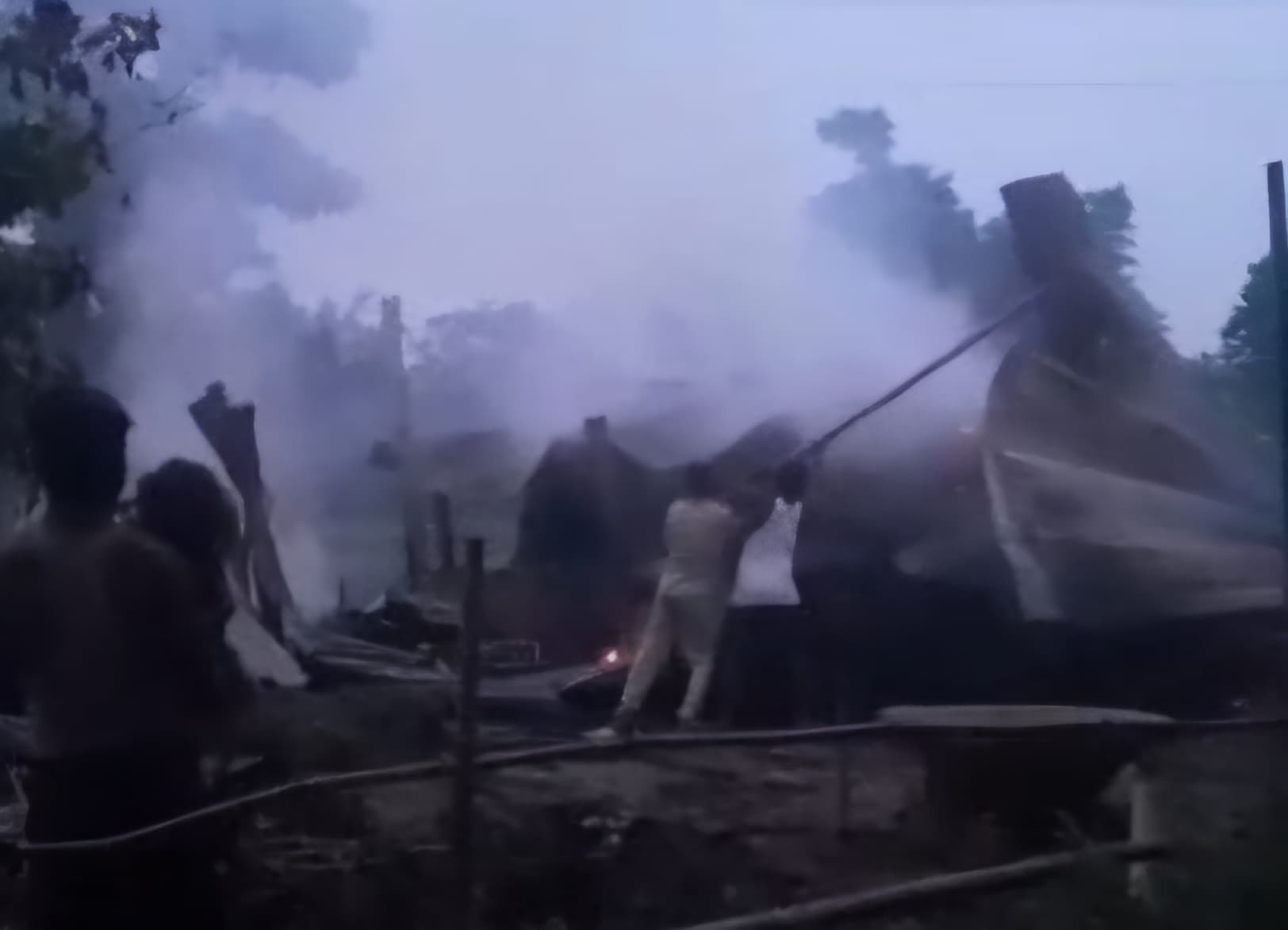 आग से दो घर जल कर राख