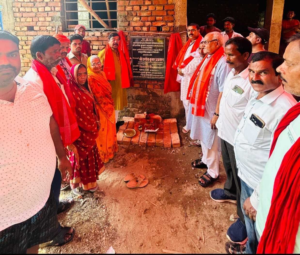 मझुआ में विधान पार्षद ने किया हवा महल का शिलान्यास