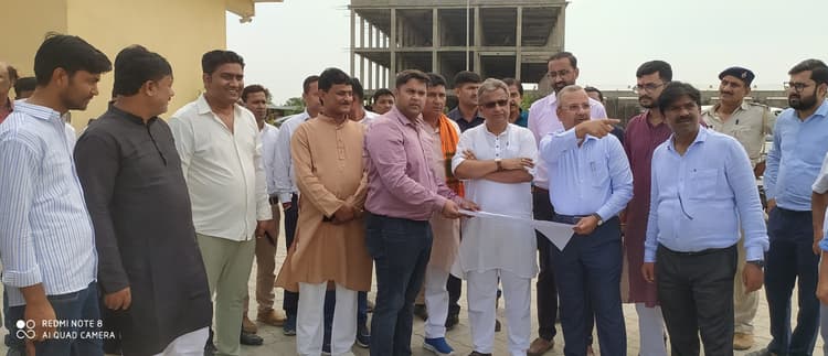 उद्योग मंत्री ने कई फैक्ट्रियों का किया निरीक्षण