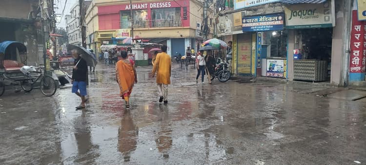 दोपहर बाद हुई बारिश ने लोगों को दिलायी भीषण गर्मी से राहत