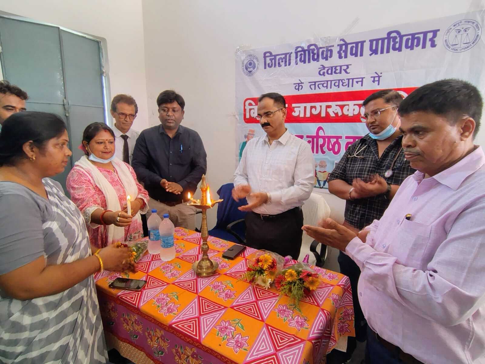 Deoghar News : वृद्धाश्रम में स्वास्थ्य जांच के साथ दी गयी कानूनी जानकारी