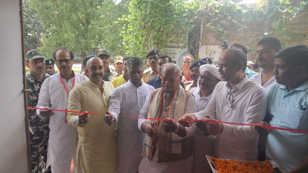 जीतन राम मांझी ने किया बांका सिल्क प्रतिष्ठान का उद्घाटन