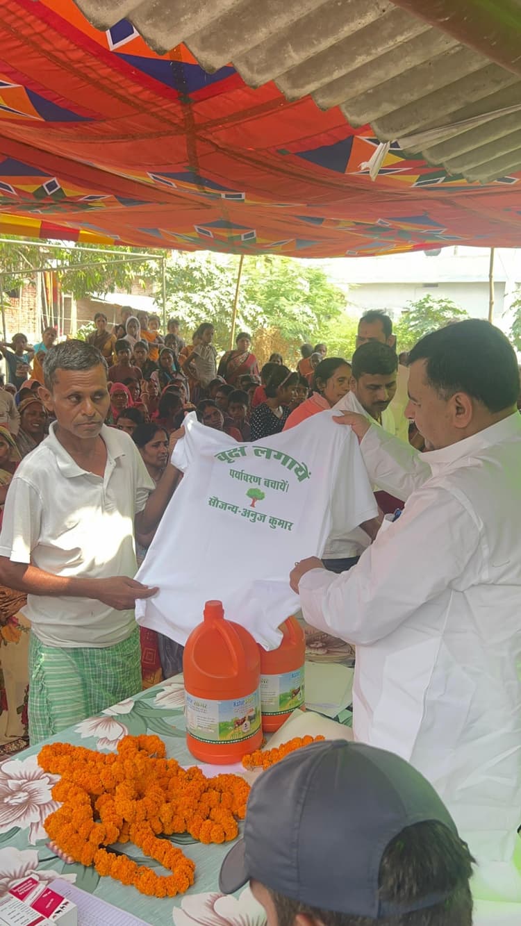 बोकनारी में दुग्ध उत्पादकों के बीच लाभांश और उपहार वितरित