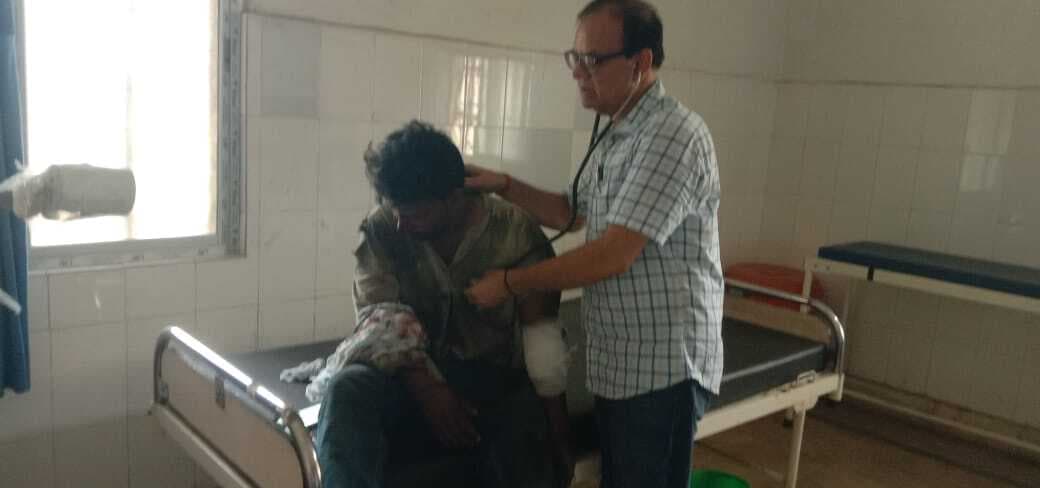 हादसा : स्पीड ब्रेकर के पास गिरा बाइक सवार, घायल