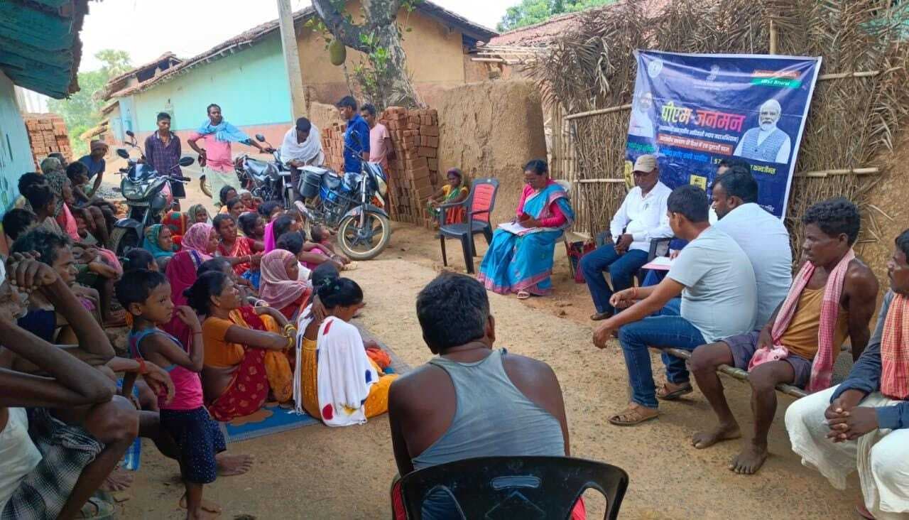 राज्य व केंद्र की योजनाओं से रूबरू हुए जनजातीय समाज के ग्रामीण