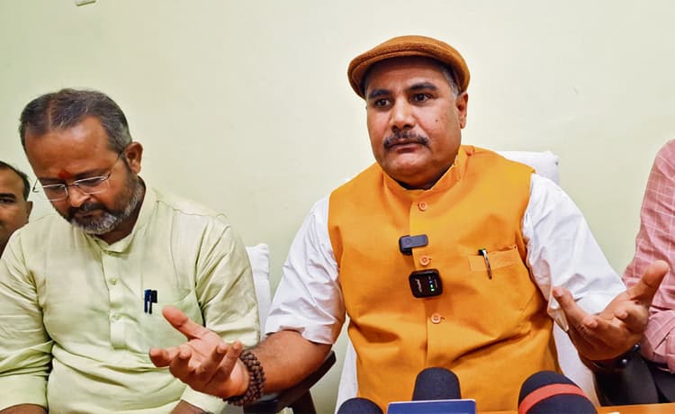 Gopalganj News : लालू प्रसाद के खिलाफ होनी चाहिए कार्रवाई : जनक राम