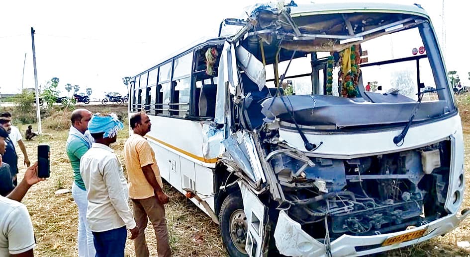 Gaya News : डोभी में सड़क हादसा, गया-औरंगाबाद के कई घायल