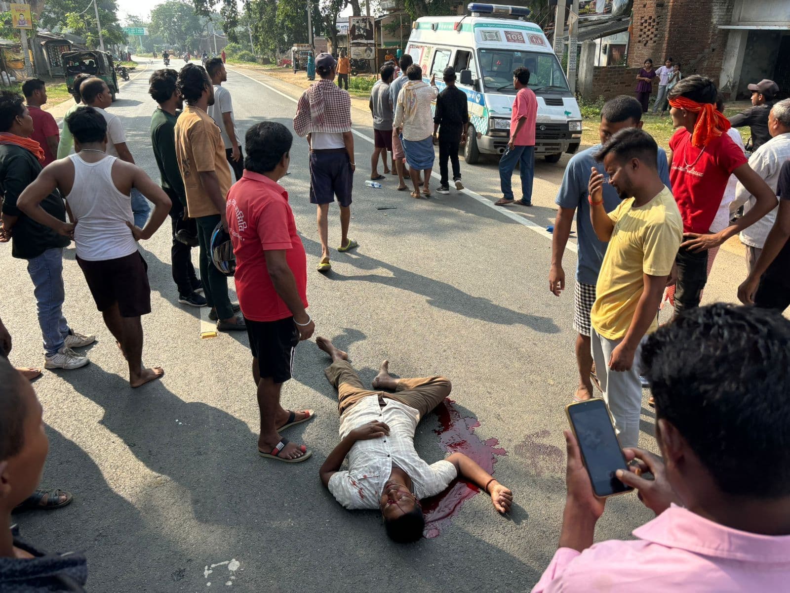 दो बाइक के बीच हुई टक्कर में दो घायल