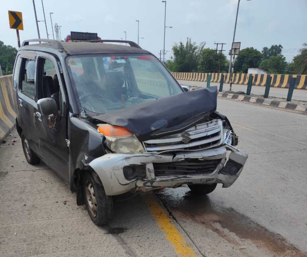 East Singhbhum News : कोकपाड़ा फ्लाइओवर पर कार दुर्घटनाग्रस्त, चार घायल