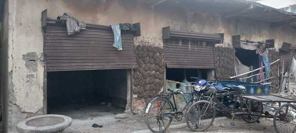 15 वर्ष पूर्व बना शॉपिंग कॉम्प्लेक्स आवंटन के अभाव में जर्जर