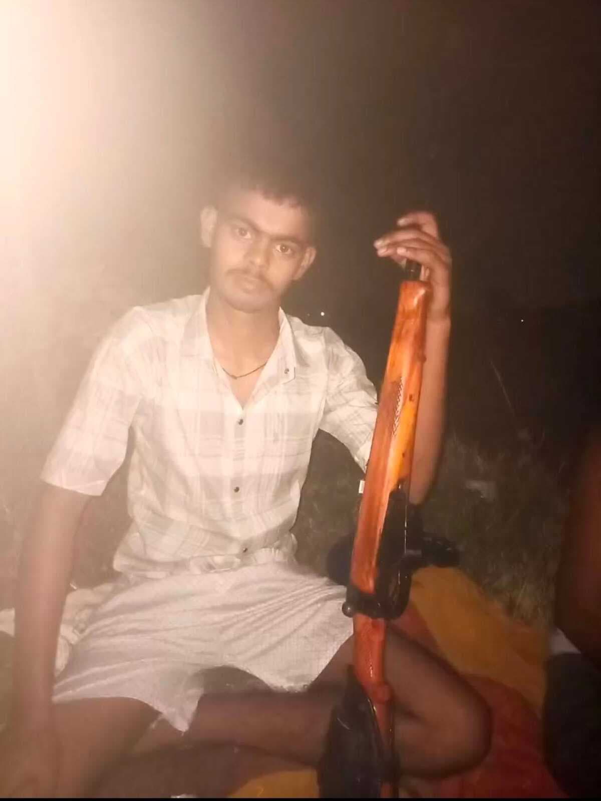 राइफल लहराते व फायरिंग करने का वीडियो वायरल