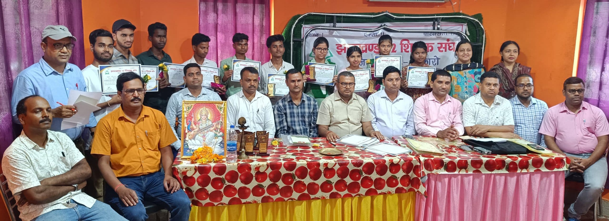 Bokaro News : इंटर के जिला टॉपर्स को किया सम्मानित