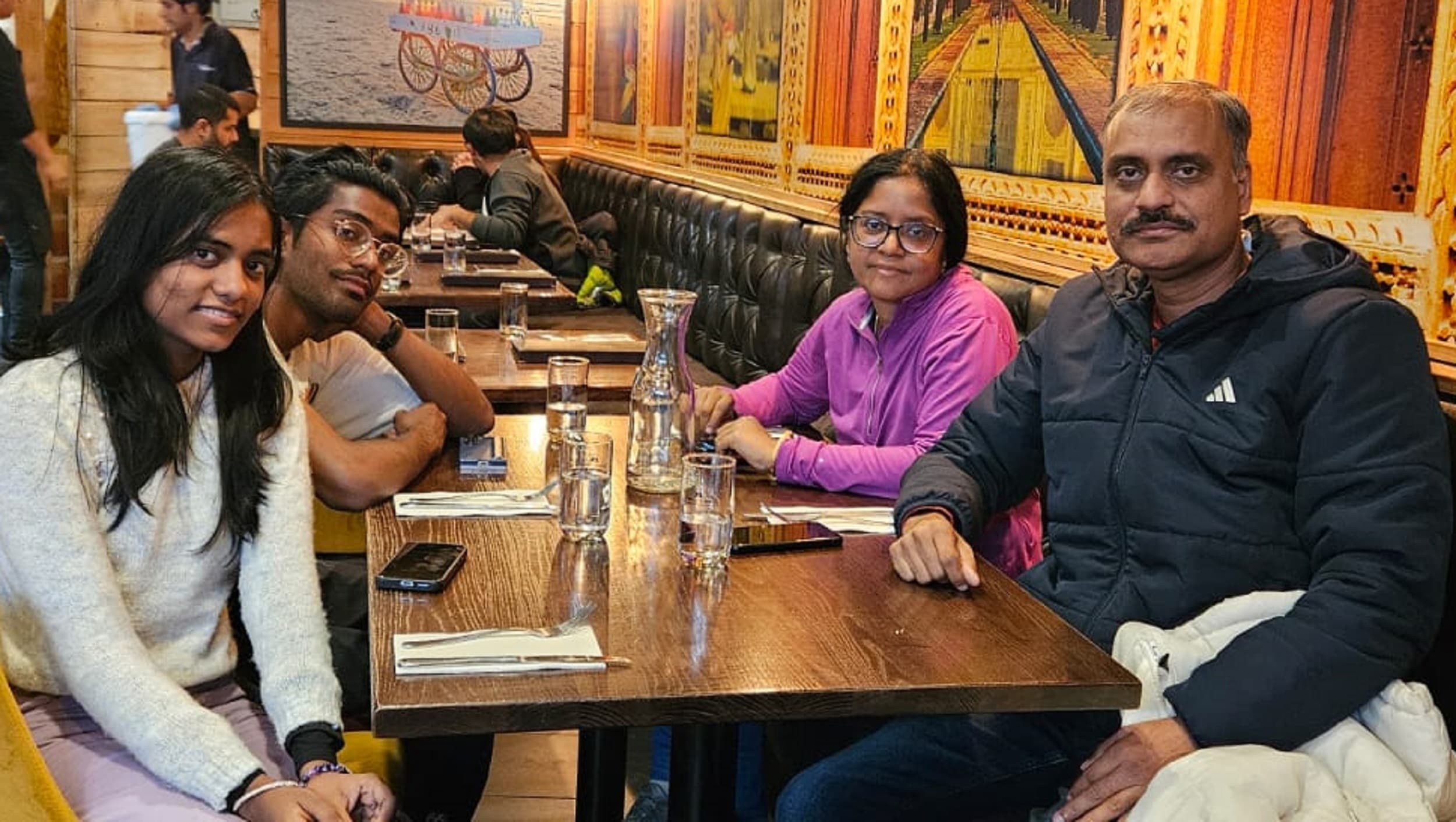 Bokaro News : फादर्स डे पर पिता के साथ मां को भी दिया स्पेशल गिफ्ट