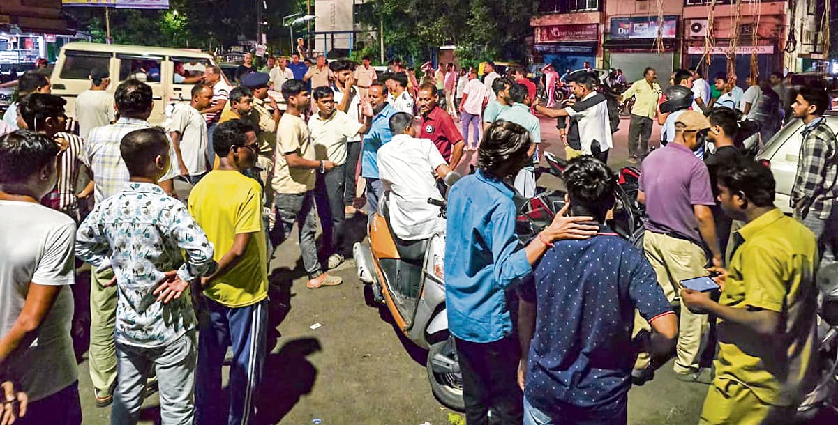 Jamshedpur News : कदमा : तेज रफ्तार कार ने स्कूटी और बाइक में मारी टक्कर, एक गंभीर