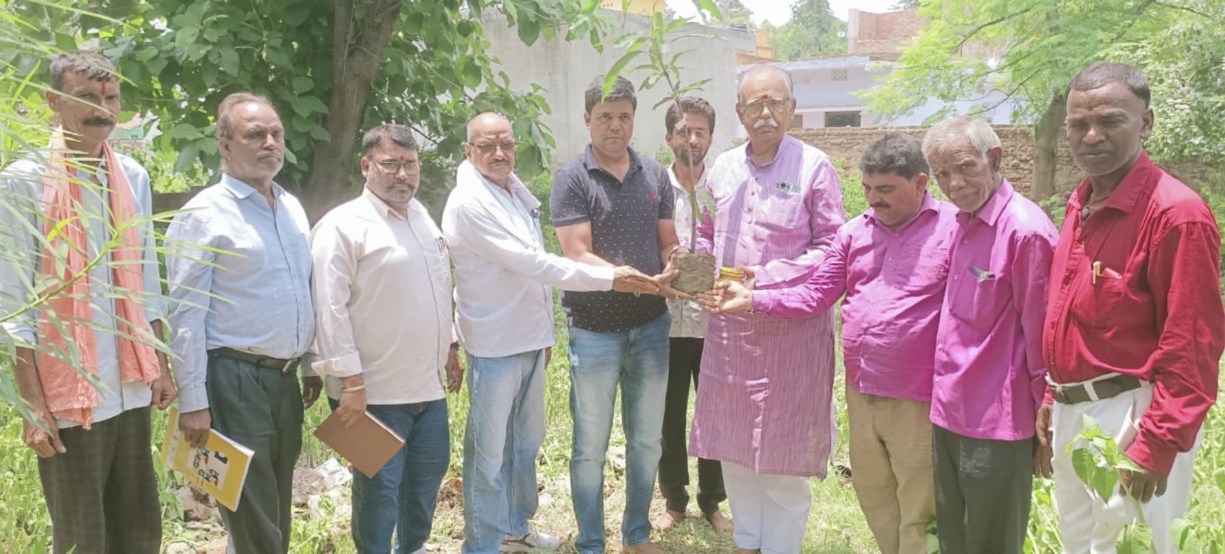 Bokaro News : स्वतंत्रता सेनानियों के सम्मान में पौधरोपण व मिट्टी संग्रह अभियान शुरू