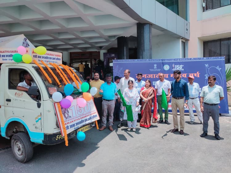 Dhanbad News : धरती आबा जनभागीदारी अभियान शुरू, लाभुकों के बीच बंटी परिसंपत्तियां