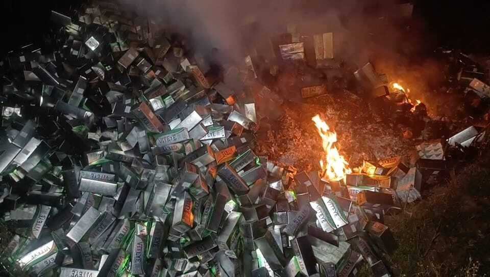 Dhanbad News : चीरागोड़ा श्मशान के पास जलायी गयी लाखों की एक्सपायरी दवाएं, दमघोंटू धुएं से लोग रहे परेशान