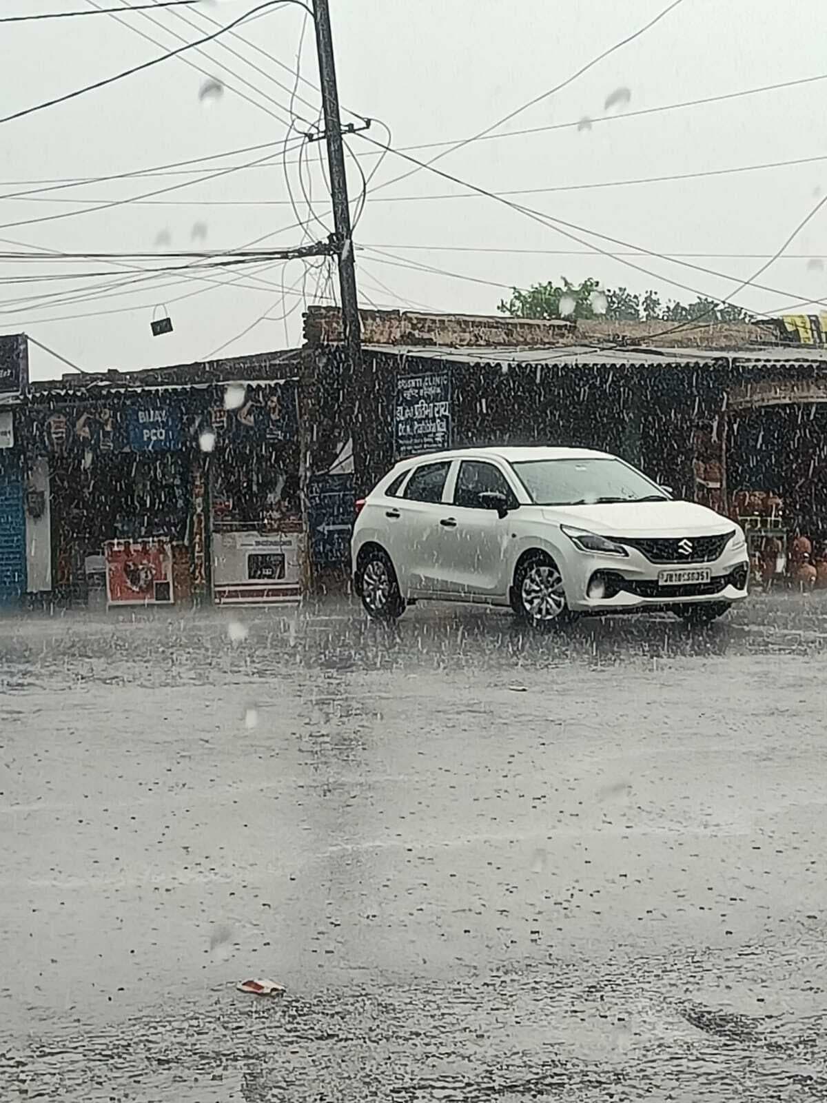 Dhanbad News: दिन भर कड़ी धूप, शाम काे प्री मानसून की बारिश
