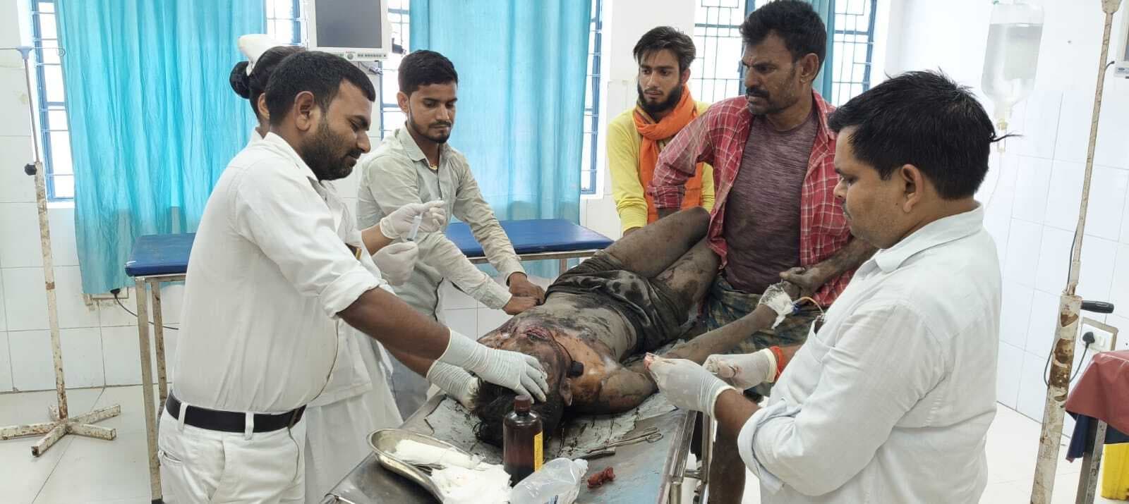 लटक रहे 11 हजार बिजली प्रवाहित तार में फंसा चरवाहे का गर्दन, हालत गंभीर