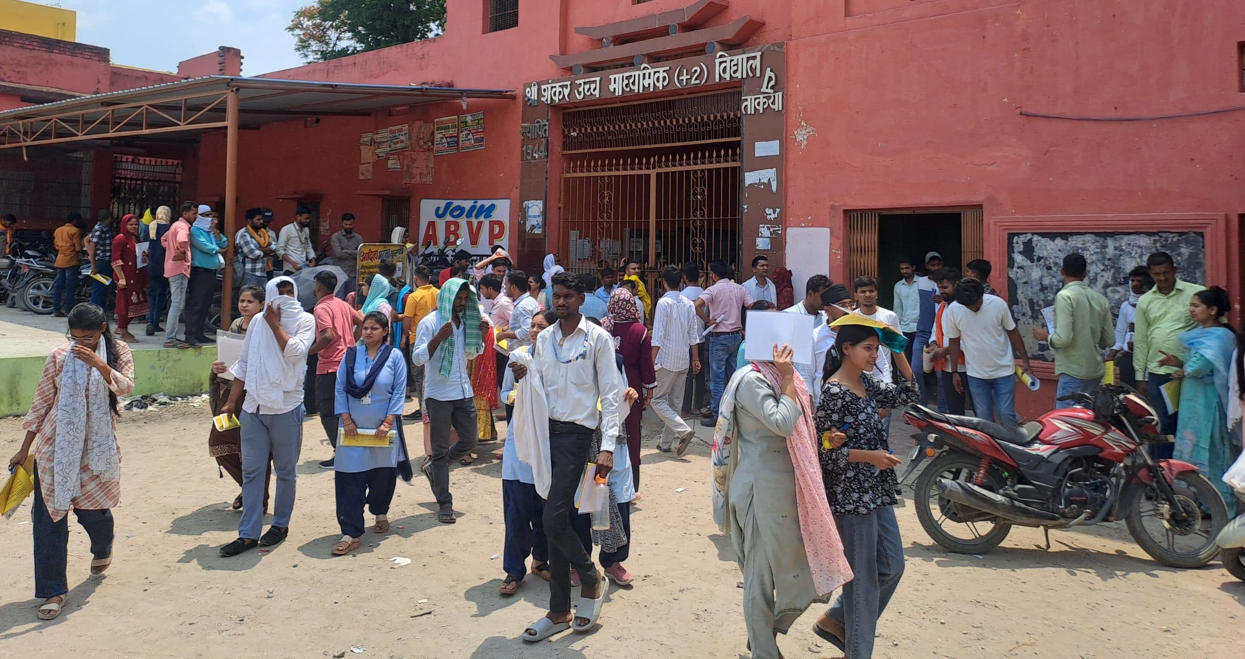 डीएलएड सेकंड इयर की परीक्षा शुरू, पहले दिन 25 छात्र रहे अनुपस्थित