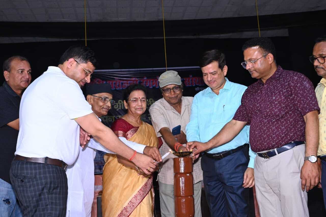 नाट्य कला अभिव्यक्ति का सक्षम माध्यम - निर्देशक