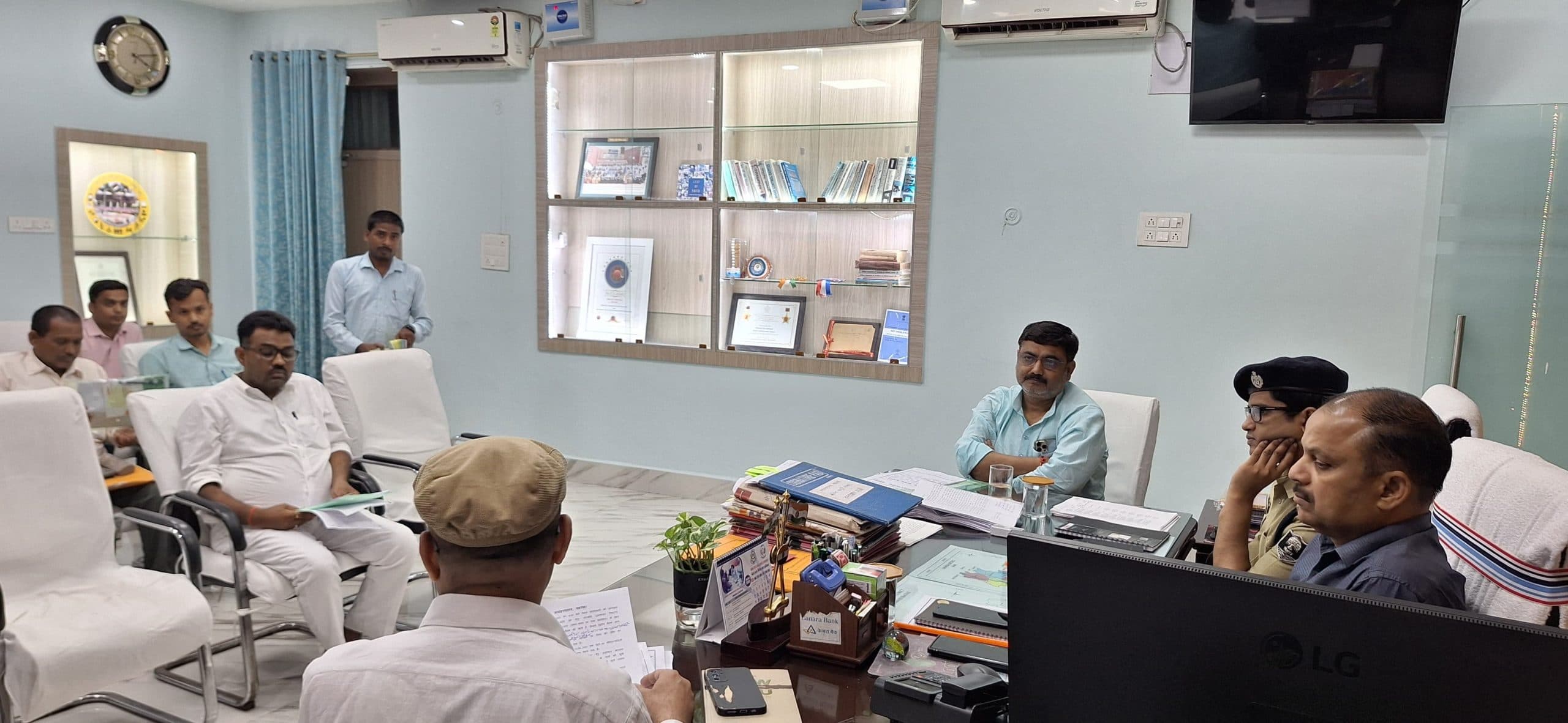 विशेष लोक अभियोजक से मांगा गया स्पष्टीकरण