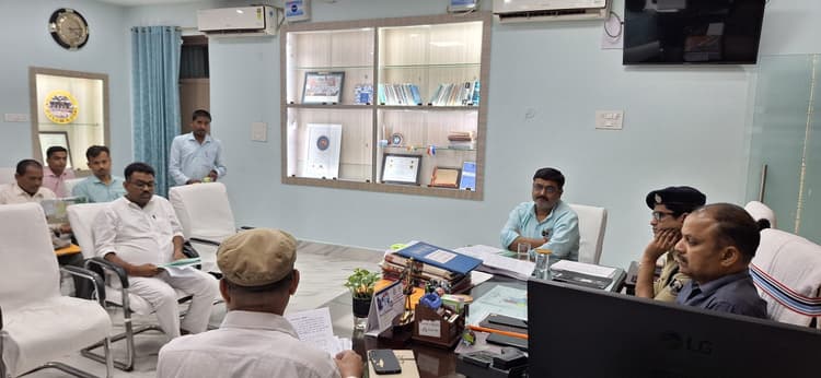 विशेष लोक अभियोजक से मांगा गया स्पष्टीकरण