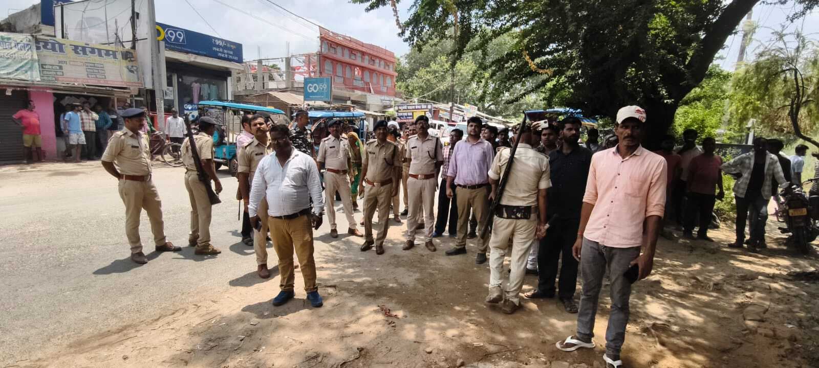 अतिक्रमण हटाओ अभियान, बुलडोजर से हटाए गए शेड और अस्थाई दुकानें