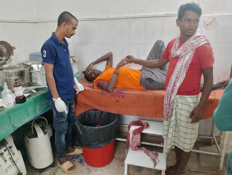 सेंटरिंग के दौरान कटर से मजदूर घायल, रेफर