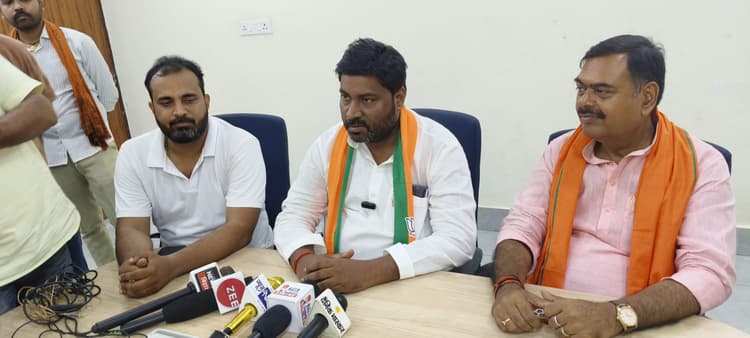 दलितों के भड़क रहे वोटों से घबरा गयी है कांग्रेस :  मुरारी