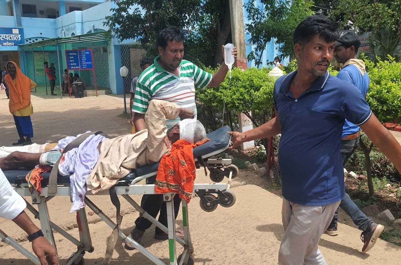 गड़ुआ जंगल में दो बाइक के बीच टक्कर, चार लोग घायल