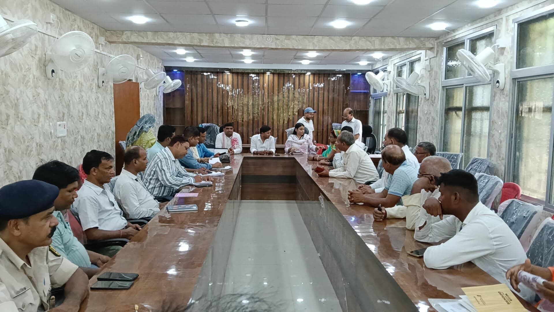 20 सूत्री की पहली बैठक में कई मुद्दों पर हुई बहस