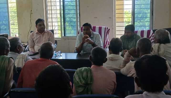 बाढ़ पूर्व तैयारी को लेकर नाव मालिकों एवं नाविकों के साथ एसडीओ की बैठक