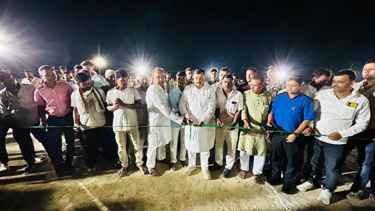 परैया पलटन ने ट्रॉफी पर जमाया कब्जा