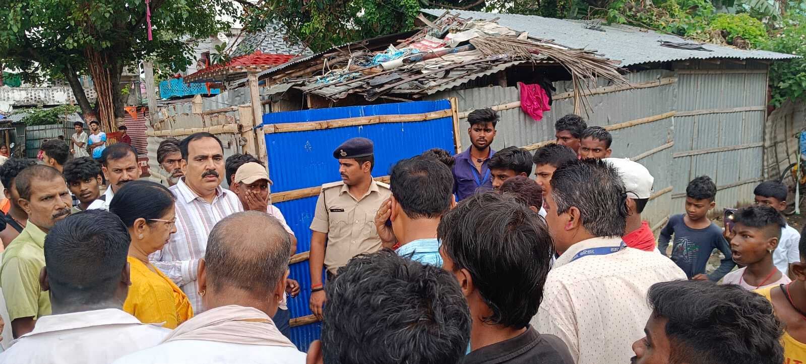 झुग्गी झोपड़ी में रह रहे महादिलत परिवार को पीएम आवास योजना के तहत मिलेगा बना बनाया फ्लैट