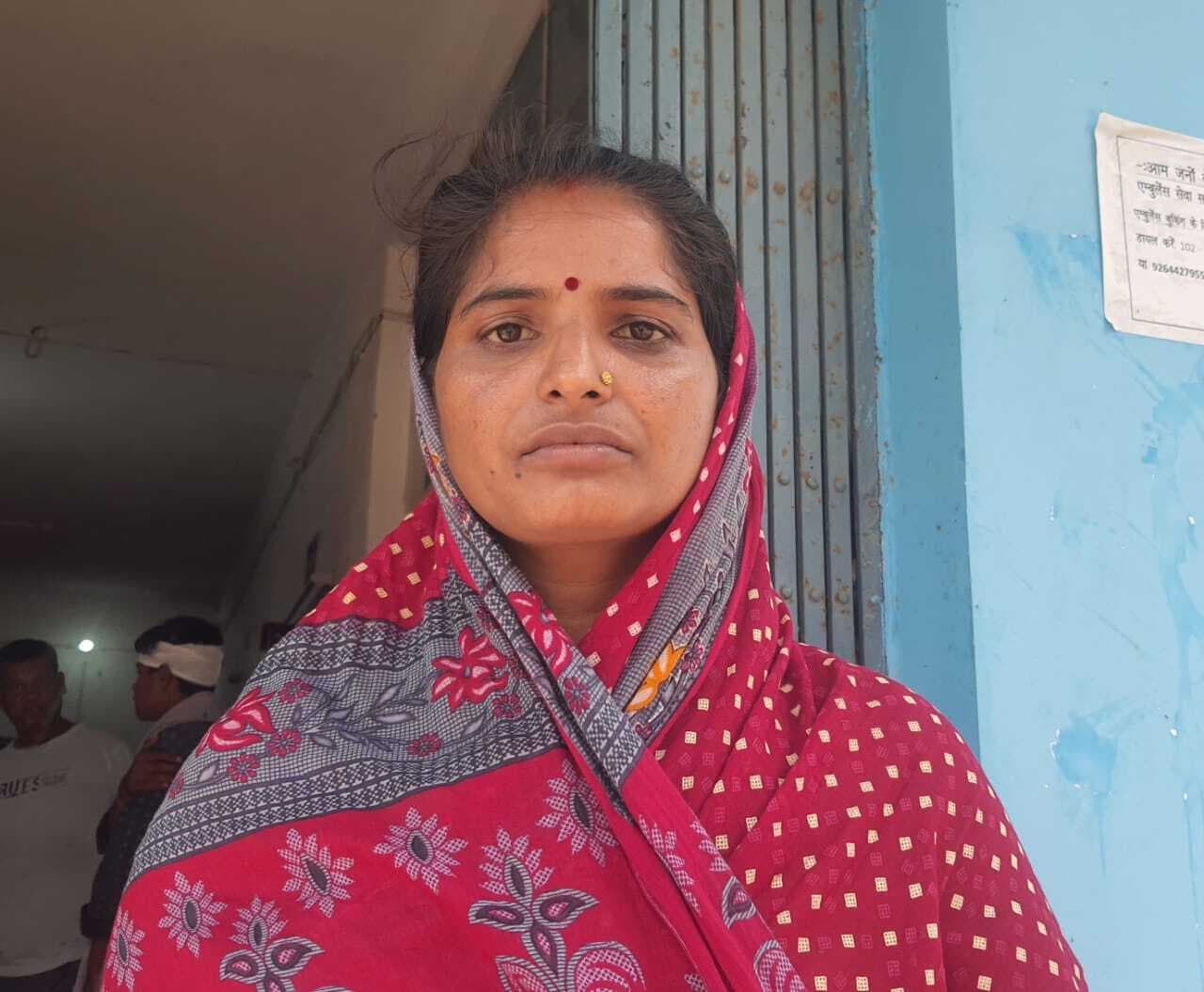 ससुराल वालों ने भाई के सामने महिला को पीटा