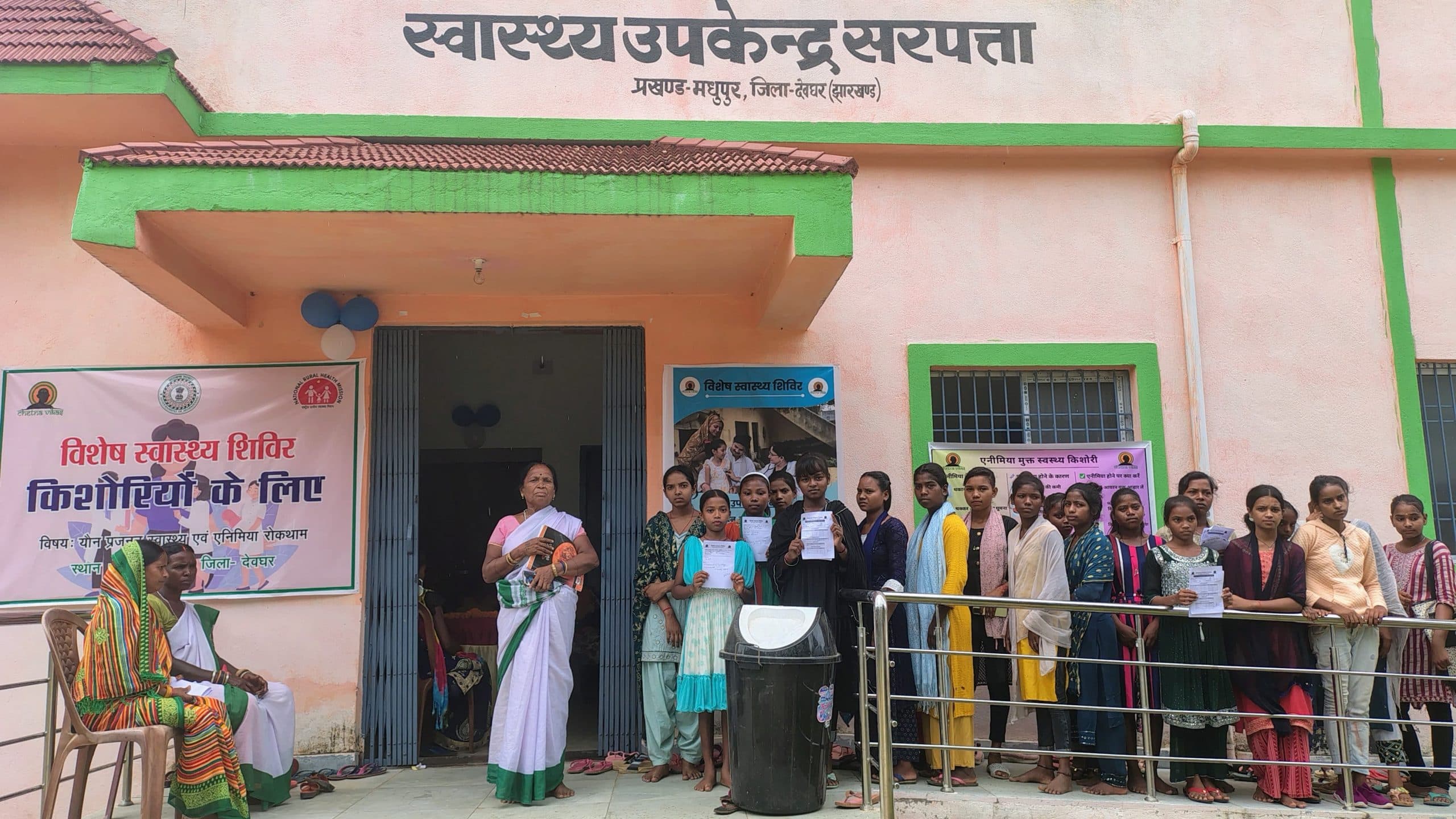 किशोरियों को फल-सब्जियां खाने की सलाह दी