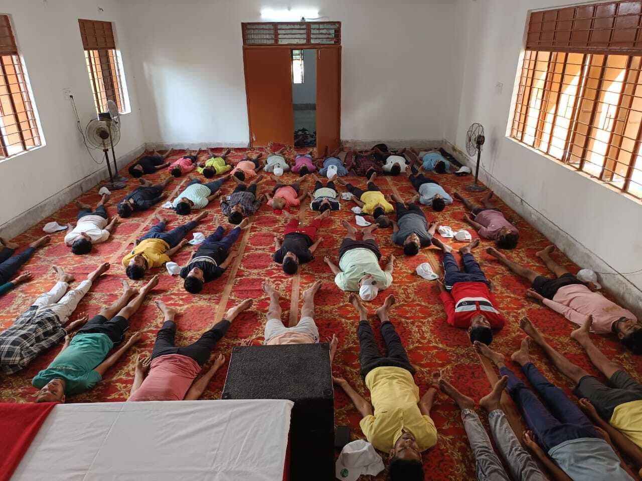 छात्र-छात्राओं ने किया योगाभ्यास