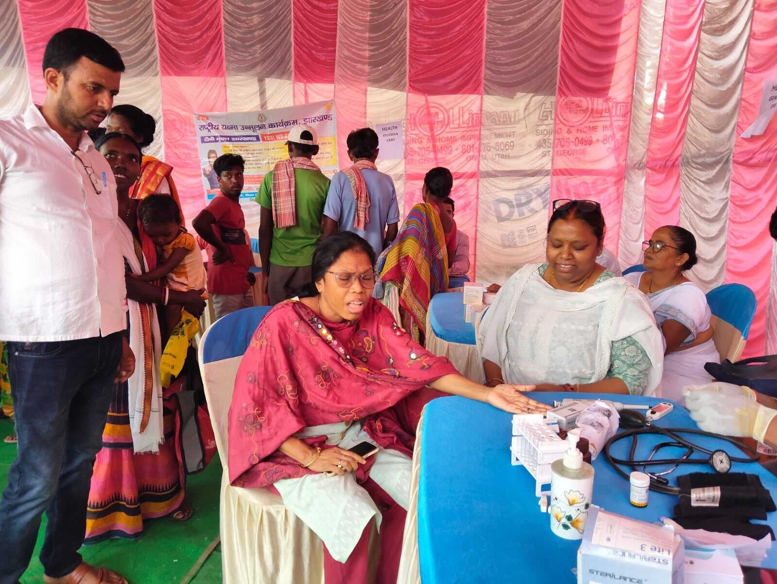 डिमजोड़ी गांव में शिविर लगाकर लोगों से लिया गया आवेदन