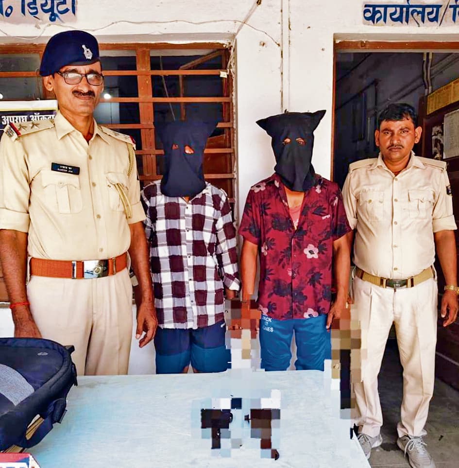 Saran News : लूट की योजना बना रहे दो युवक कट्टा व कारतूस के साथ धराये