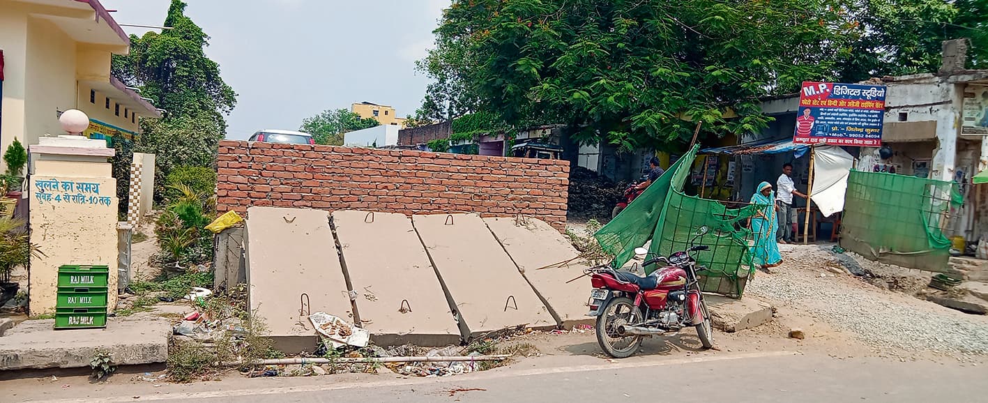 Saran News : खनुआ नाला नहीं जुड़ा, तो बरसात में फिर डूबेगा पूरा शहर, एजेंसी की लापरवाही से बढ़ा खतरा