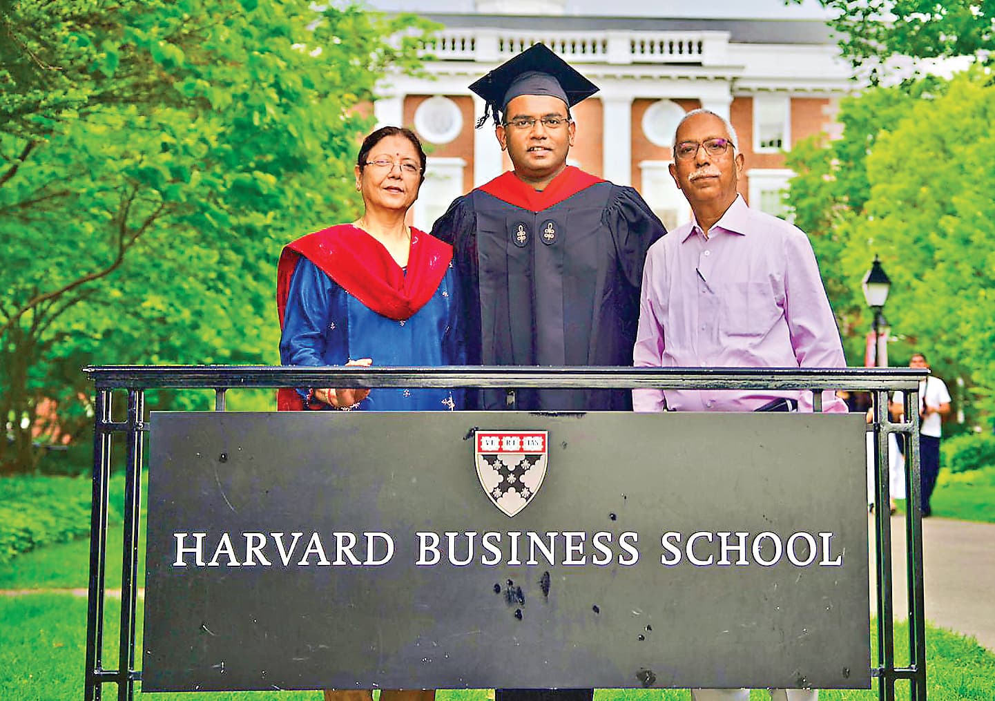 Ranchi News : रांची के आदित्य शंकर ने ली हार्वर्ड विवि से एमबीए की डिग्री