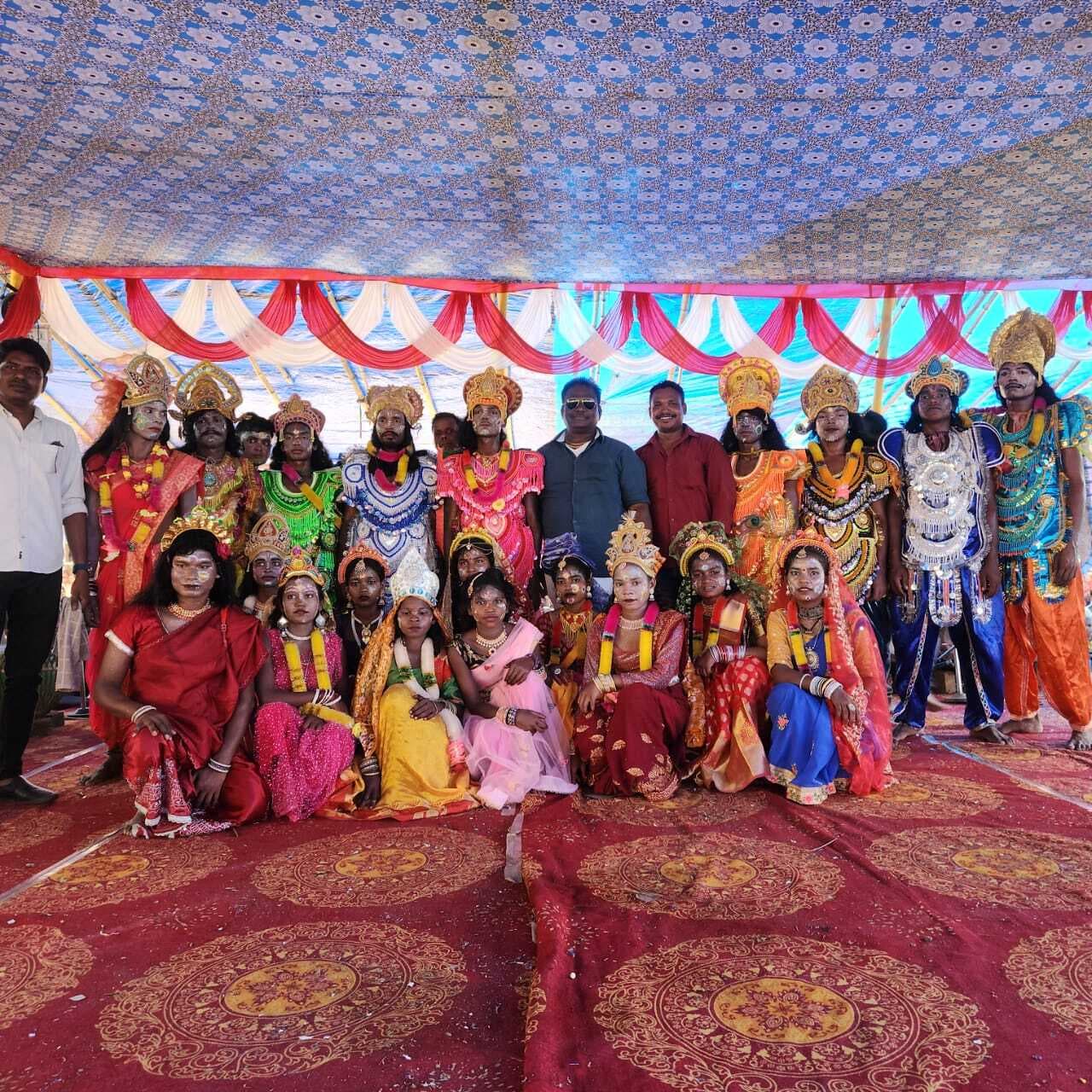 Chaibasa News : छऊ की मनमोहक प्रस्तुतियों से जीवंत हुईं पौराणिक गाथाएं